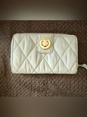 Vera Bradley Quilted Cream Zip-Around Wallet with Gold-Tone Turn Lock